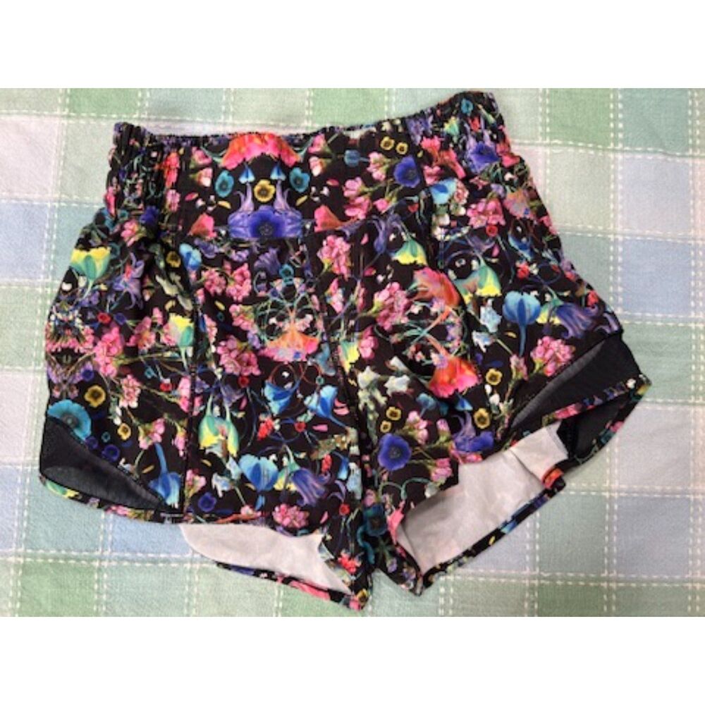 Lululemon Hotty Hot High Rise Lined Short 2.5" Floral Black Multi Size 2